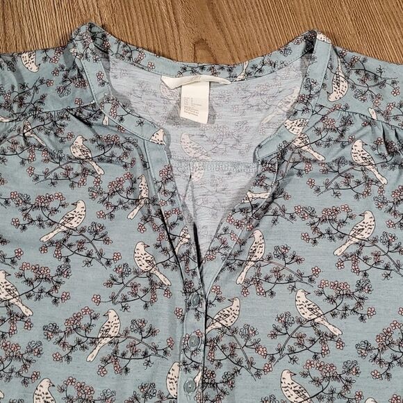 🔺️H&M Stone Blue Bird Print 3/4 Sleeve Buttoned Vneck Top Small - Picture 5 of 13